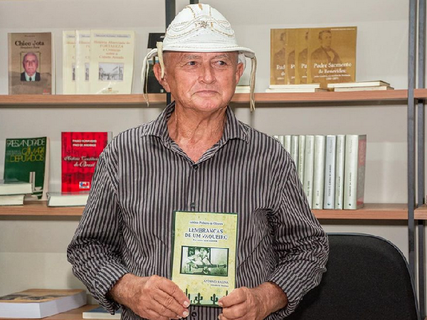 Ontem ocorreu o lançamento do livro "Lembranças de um Vaqueiro", escrito por Antônio Pinheiro de Oliveira!